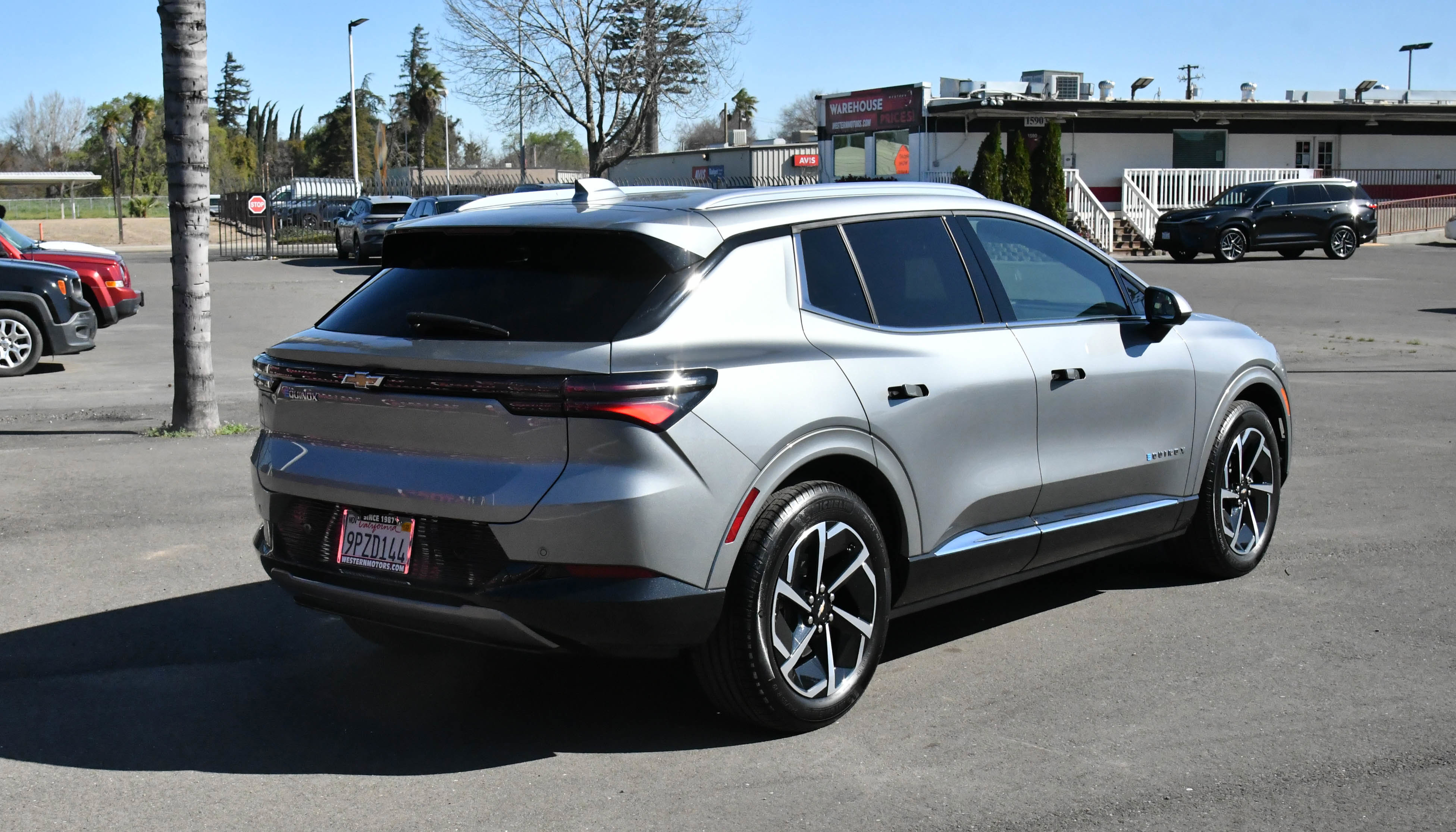 Used 2025 Chevrolet Equinox EV LT w/ Convenience Package image 8