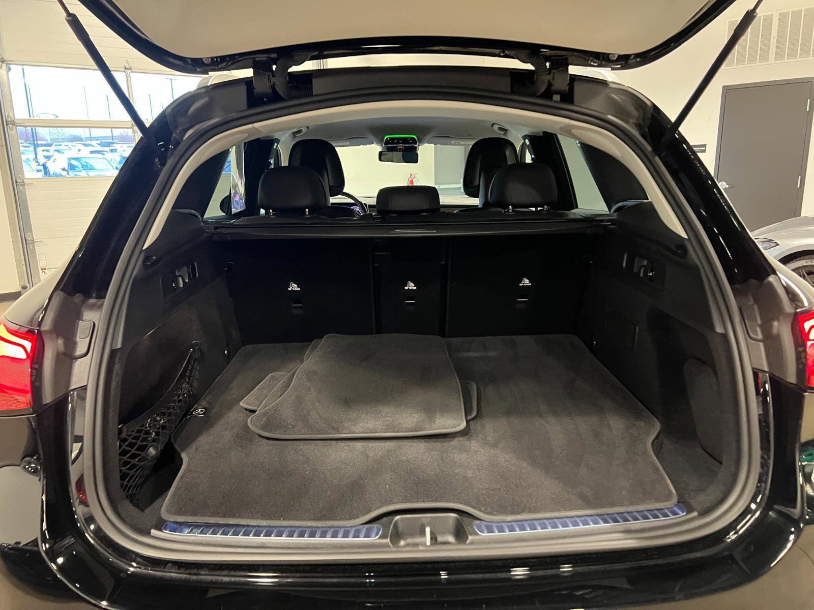 Used 2025 Mercedes-Benz GLC 350e 4MATIC image 33