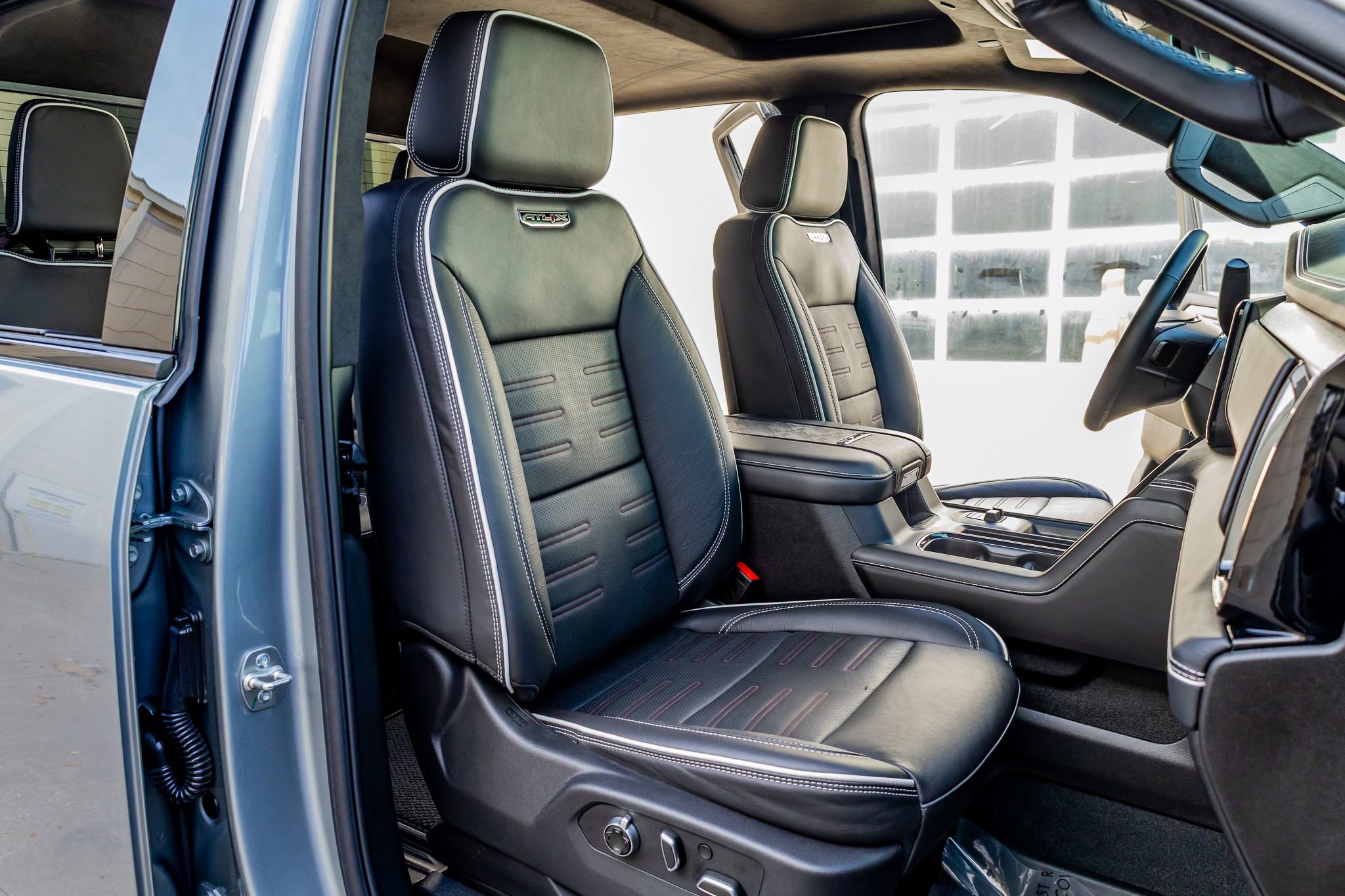 Used 2025 GMC Sierra 2500 AT4X w/ Snow Plow Prep/Camper Package image 31