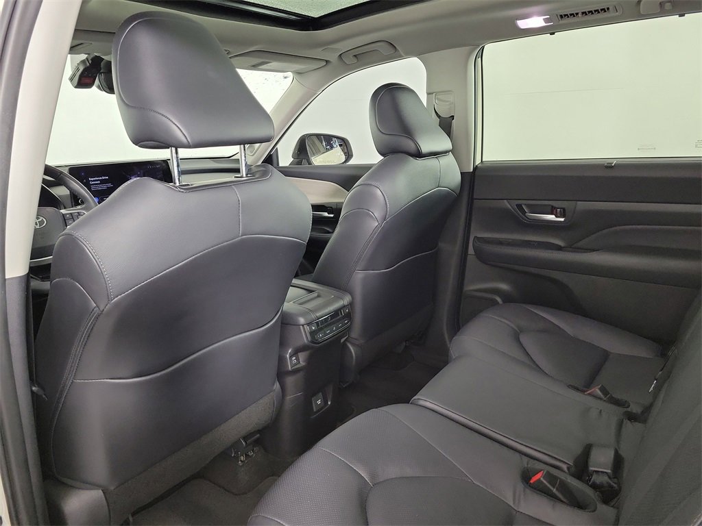 Used 2024 Toyota Grand Highlander XLE image 12