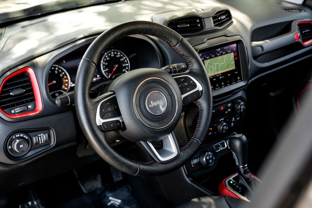 Used 2021 Jeep Renegade Trailhawk image 4