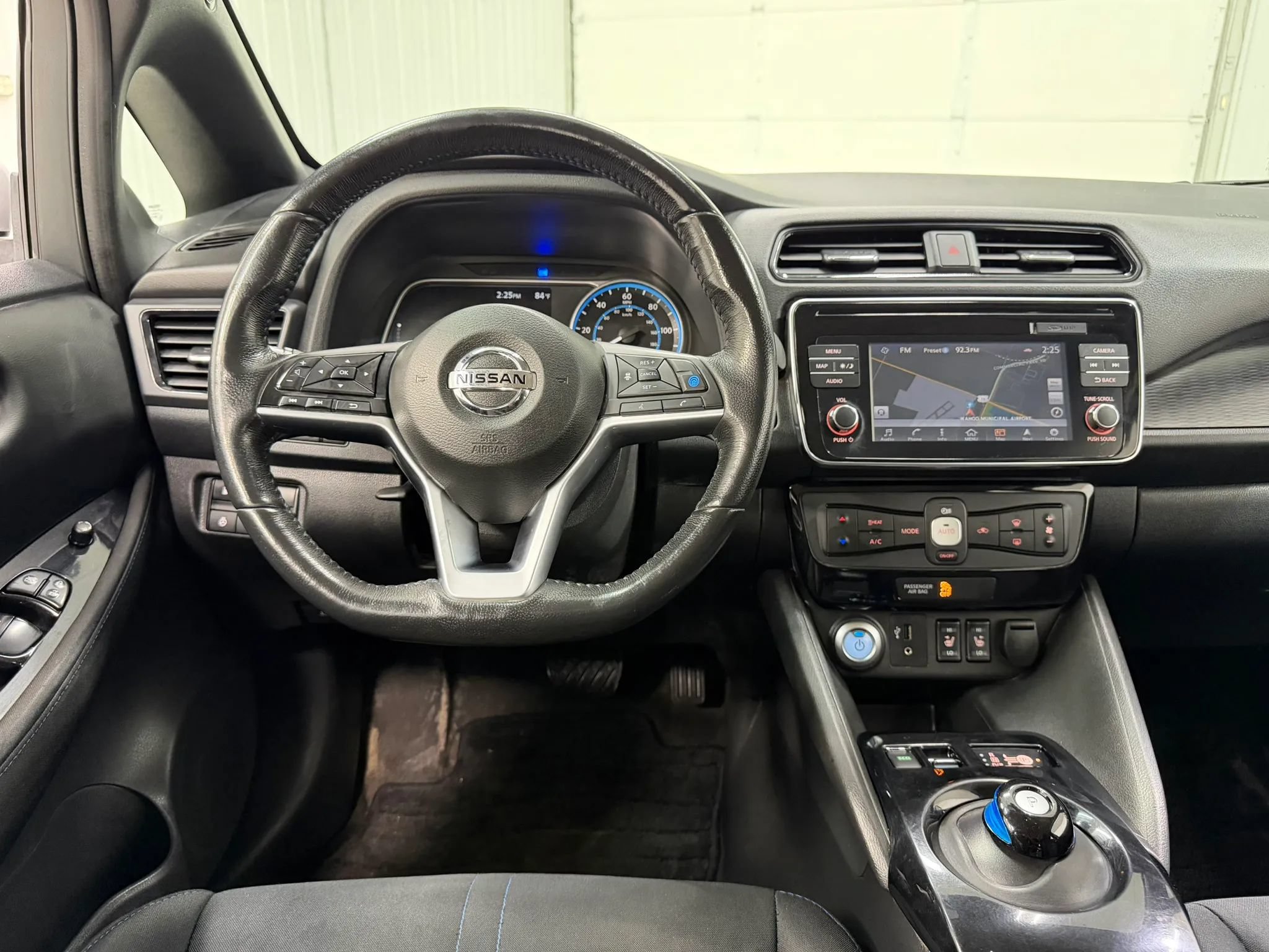 Used 2018 Nissan Leaf SV w/ SV Technology Package FWD image 19