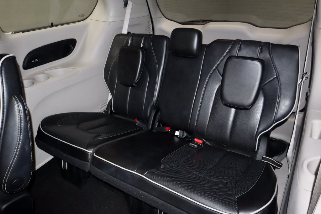 Used 2023 Chrysler Pacifica Limited FWD image 21