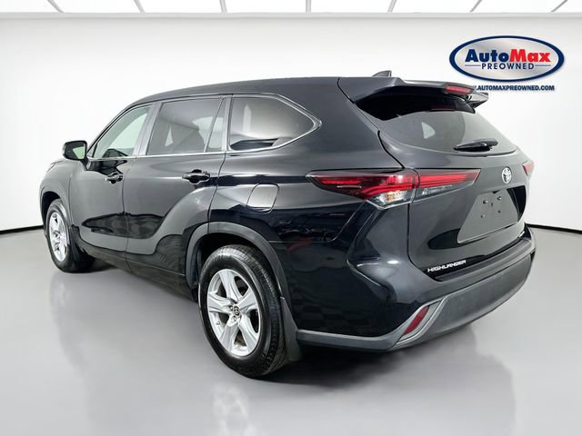 Used 2024 Toyota Highlander LE AWD/4WD image 5