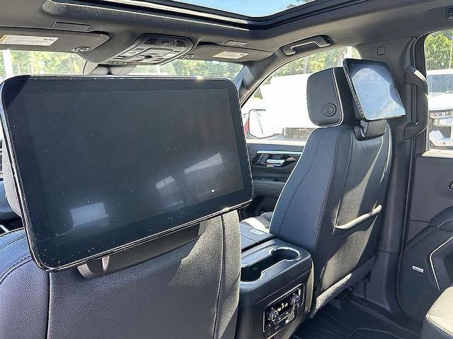 New 2025 Chevrolet Suburban Premier image 35