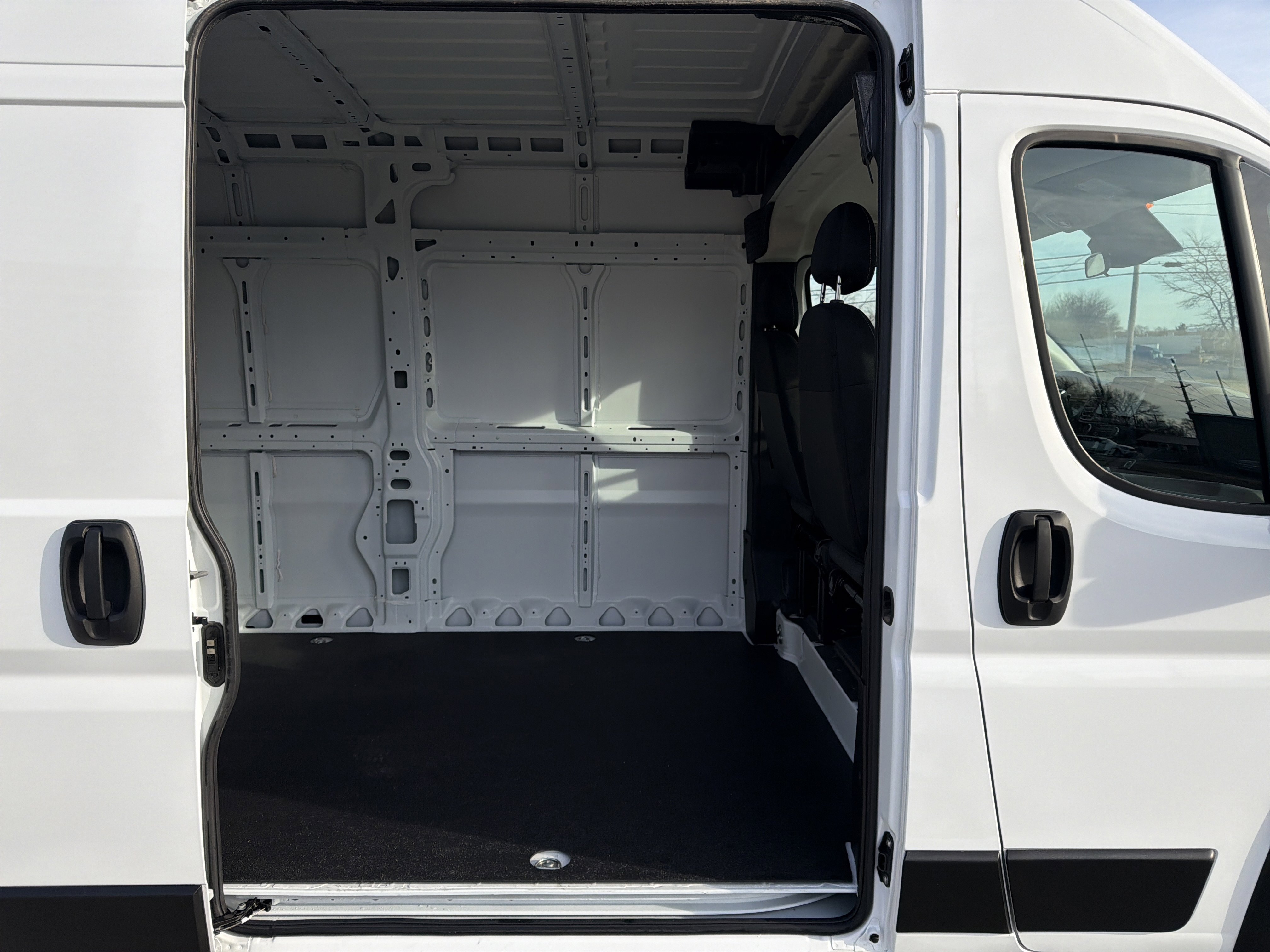 Used 2024 RAM ProMaster 2500 image 25