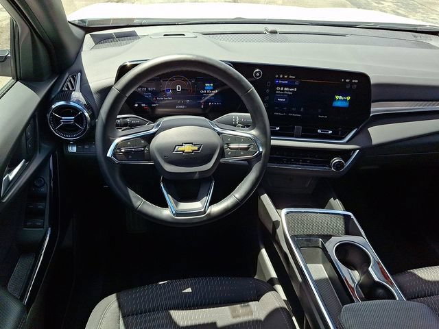Used 2025 Chevrolet Equinox LT AWD/4WD image 13