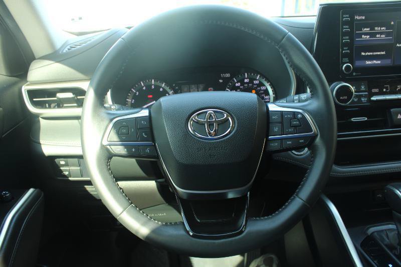 Used 2021 Toyota Highlander XLE FWD image 9