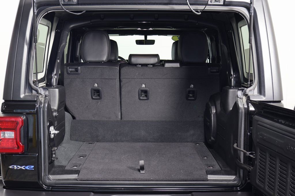 Used 2023 Jeep Wrangler Unlimited Sahara w/ Cold Weather Group image 14