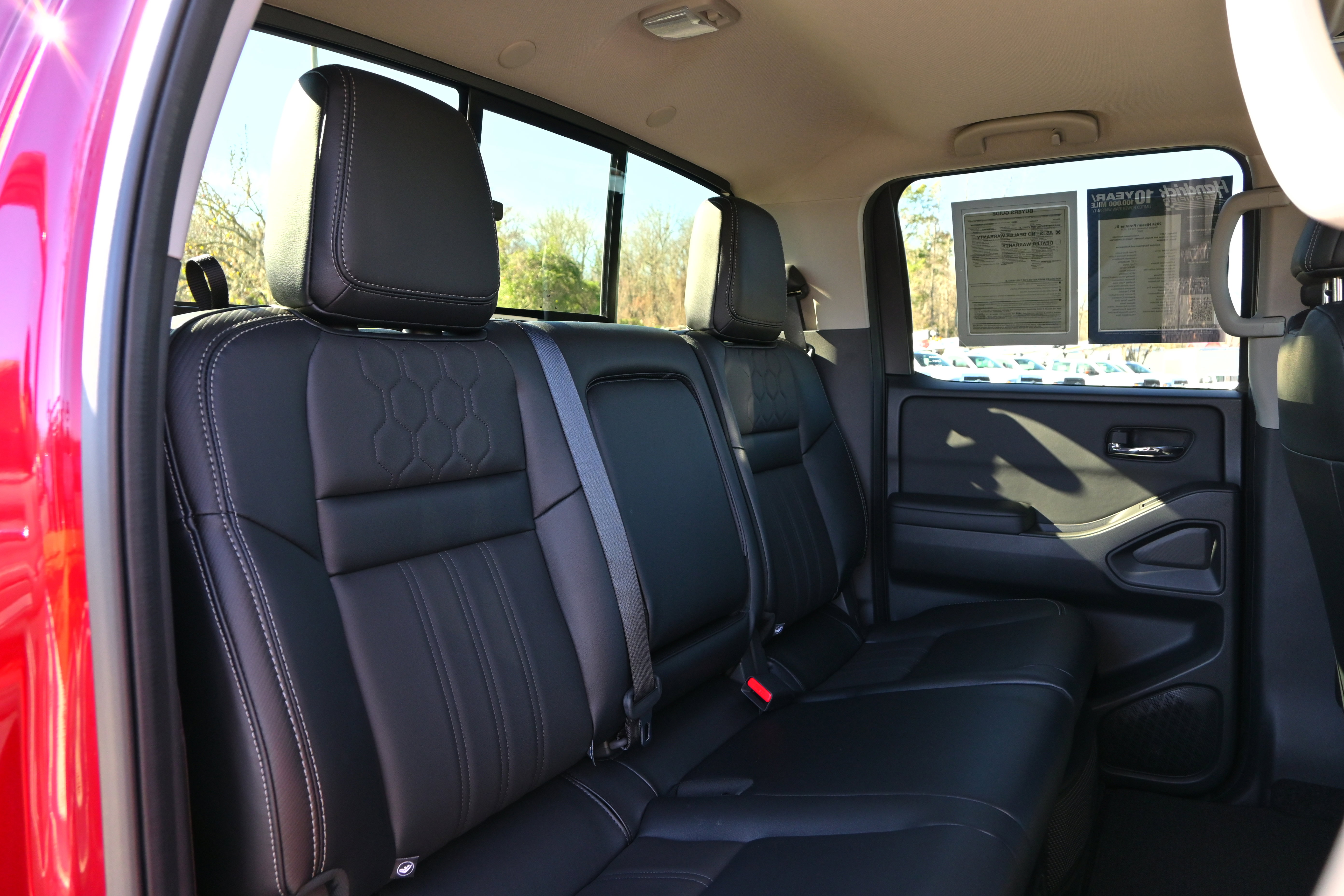 Used 2024 Nissan Frontier SL w/ Technology Package image 11