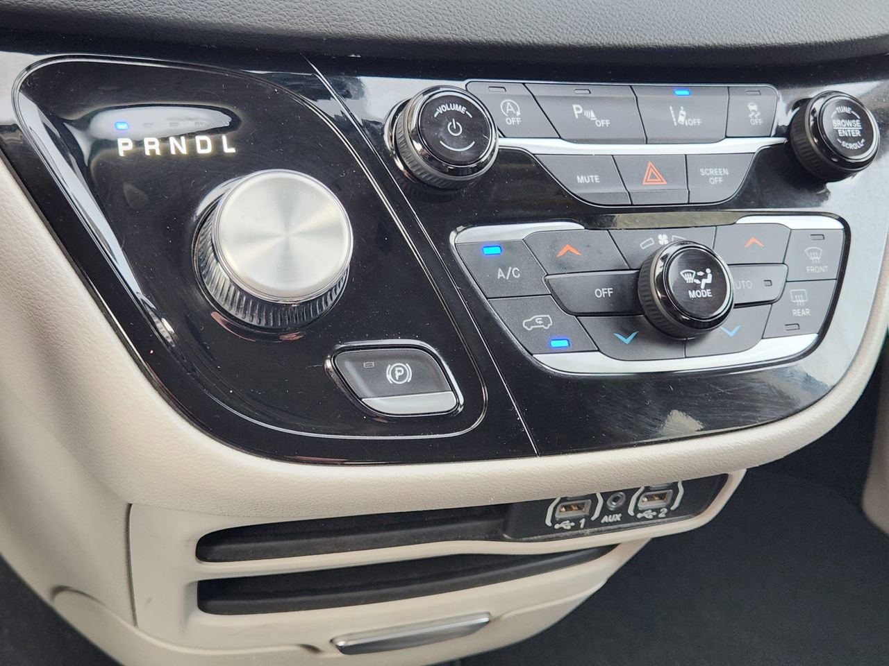 Used 2023 Chrysler Pacifica Touring-L FWD image 18