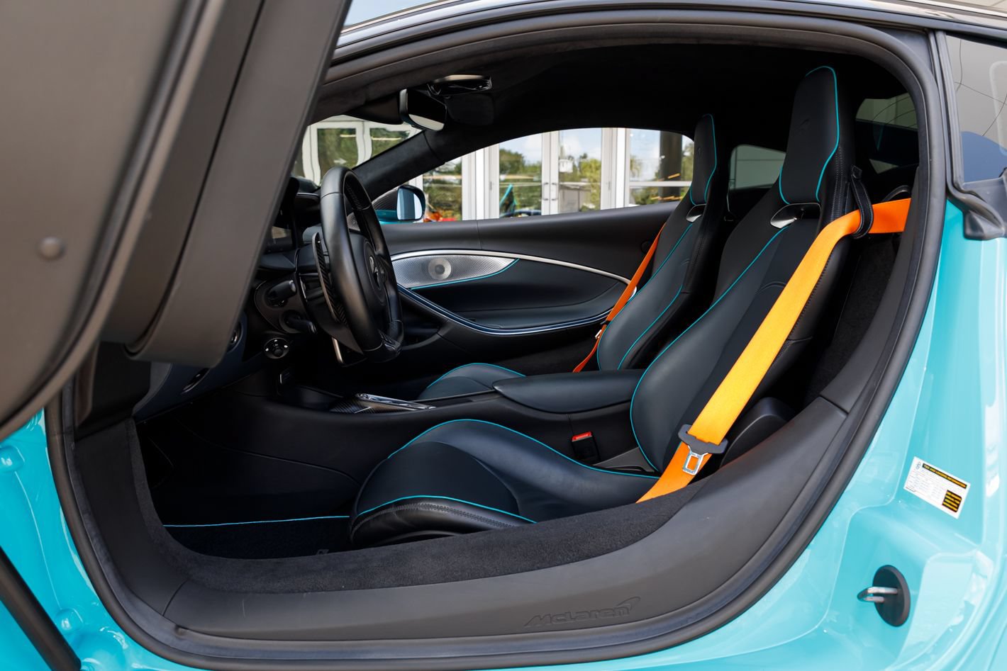 Used 2023 McLaren Artura RWD image 24