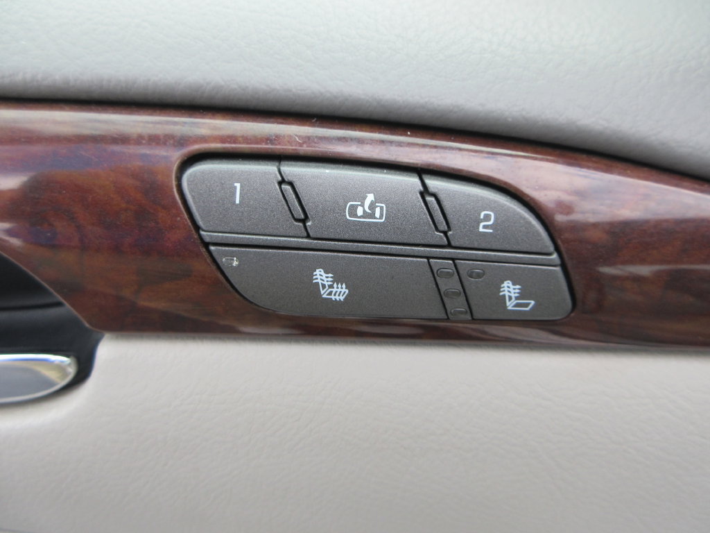 Used 2011 Buick Lucerne CXL w/ Driver Confidence Package FWD image 22