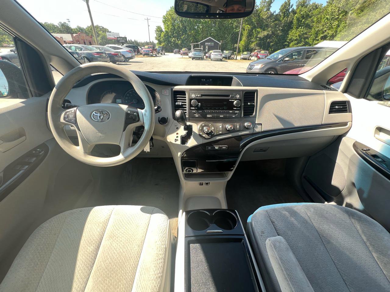 Used 2011 Toyota Sienna LE FWD image 15
