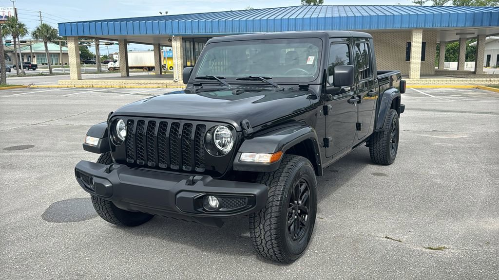Used 2022 Jeep Gladiator Sport AWD/4WD image 2