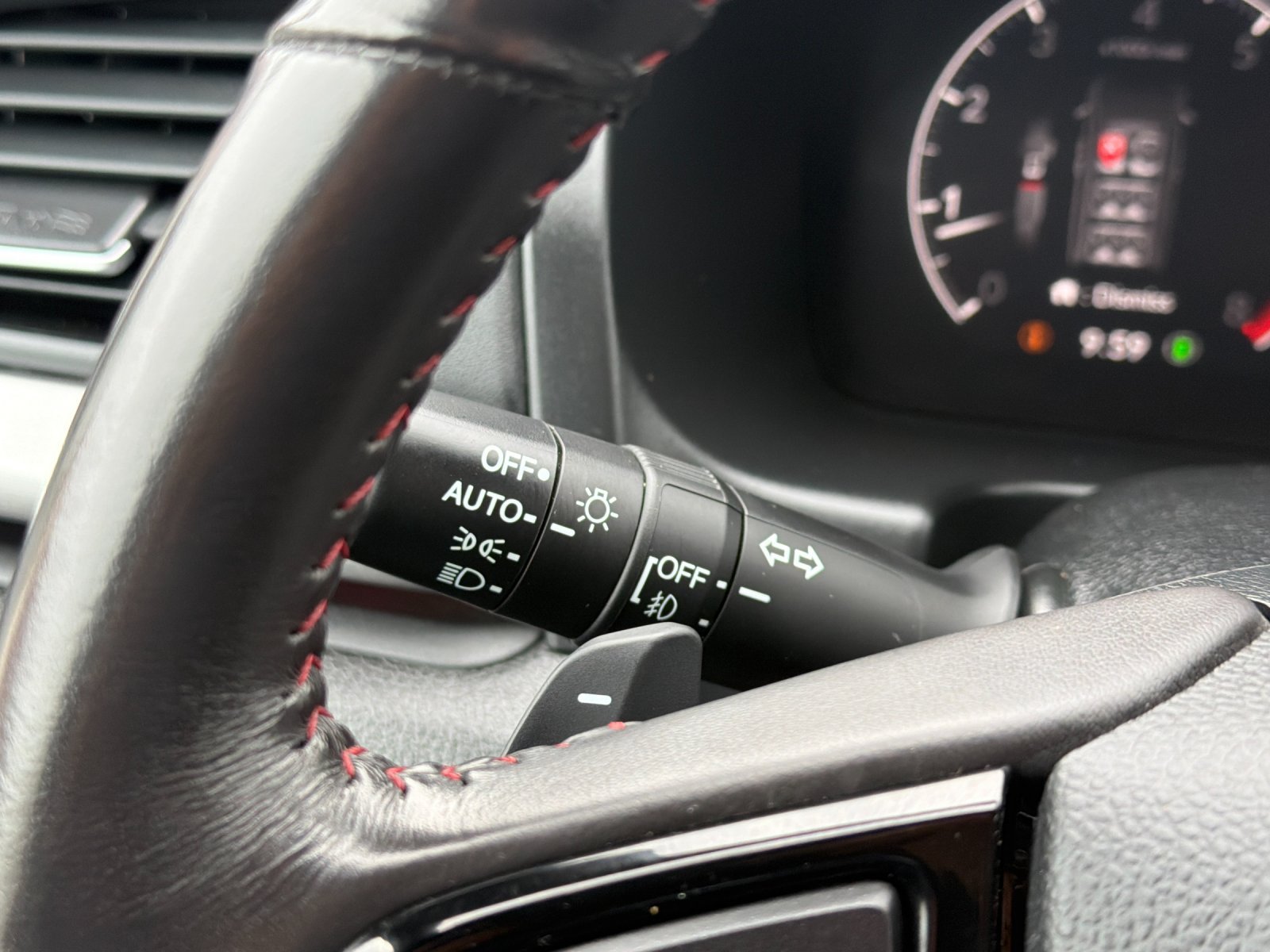 Used 2025 Honda Odyssey Sport-L image 29