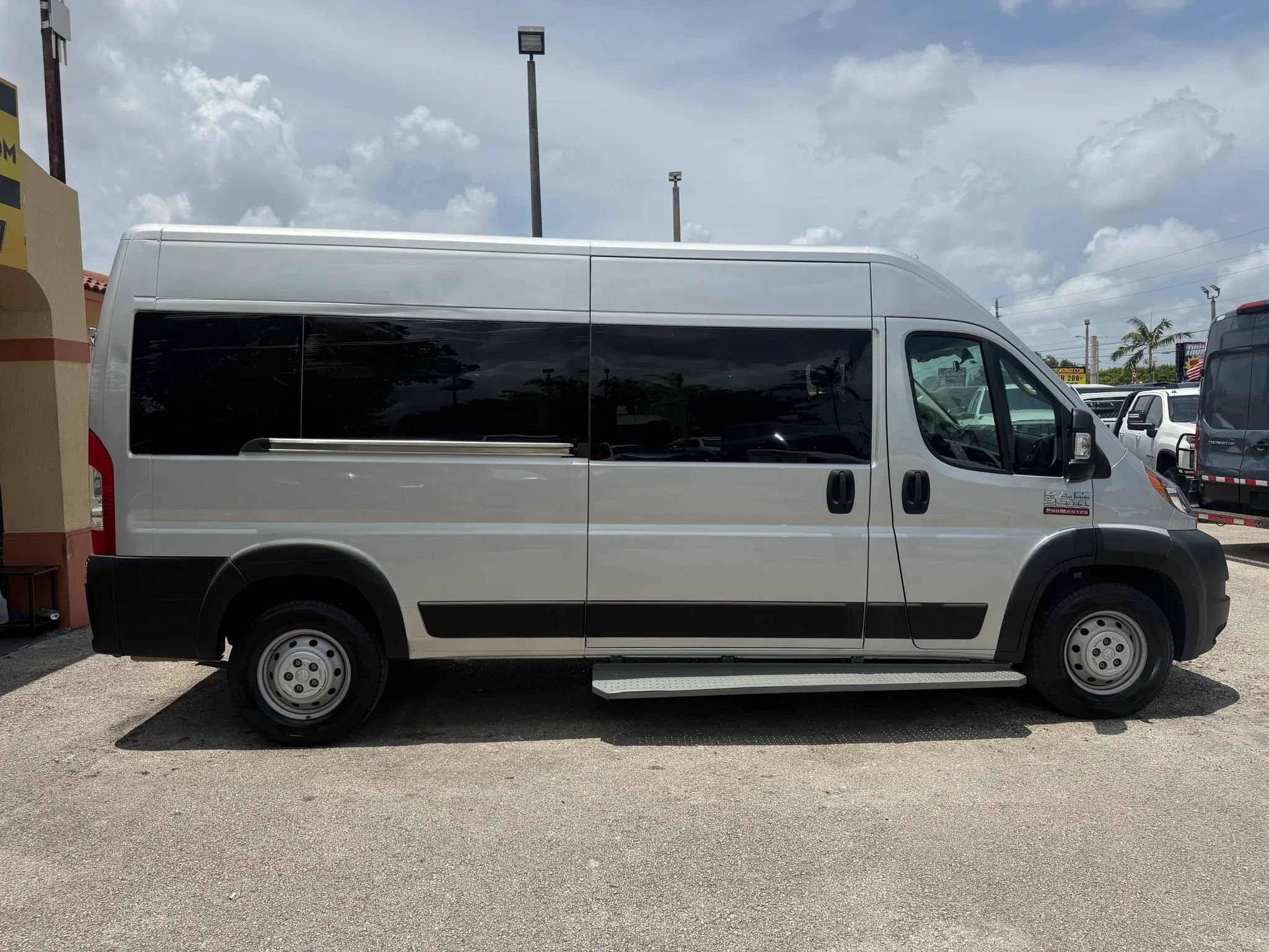 Used 2020 RAM ProMaster 2500 w/ Premium Appearance Group FWD image 7