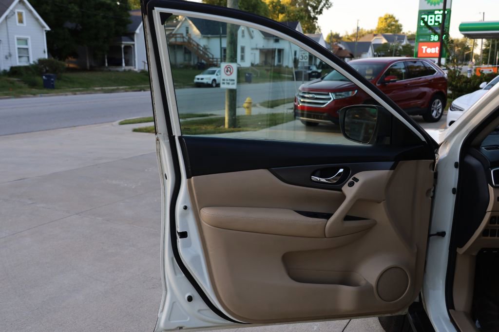 Used 2014 Nissan Rogue SV image 10