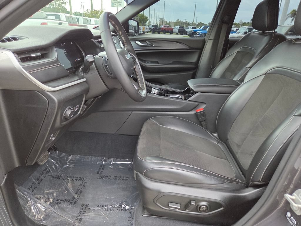 Used 2023 Jeep Grand Cherokee L Laredo RWD image 30