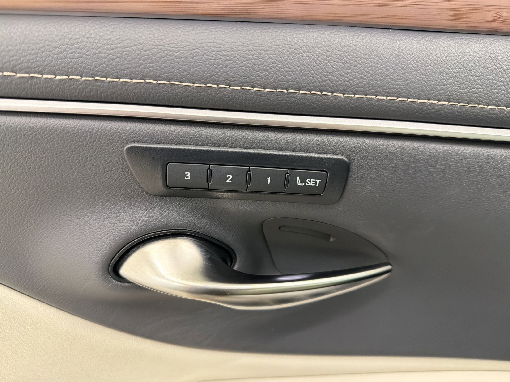 Certified 2024 Lexus ES 350 w/ Premium Package FWD image 19