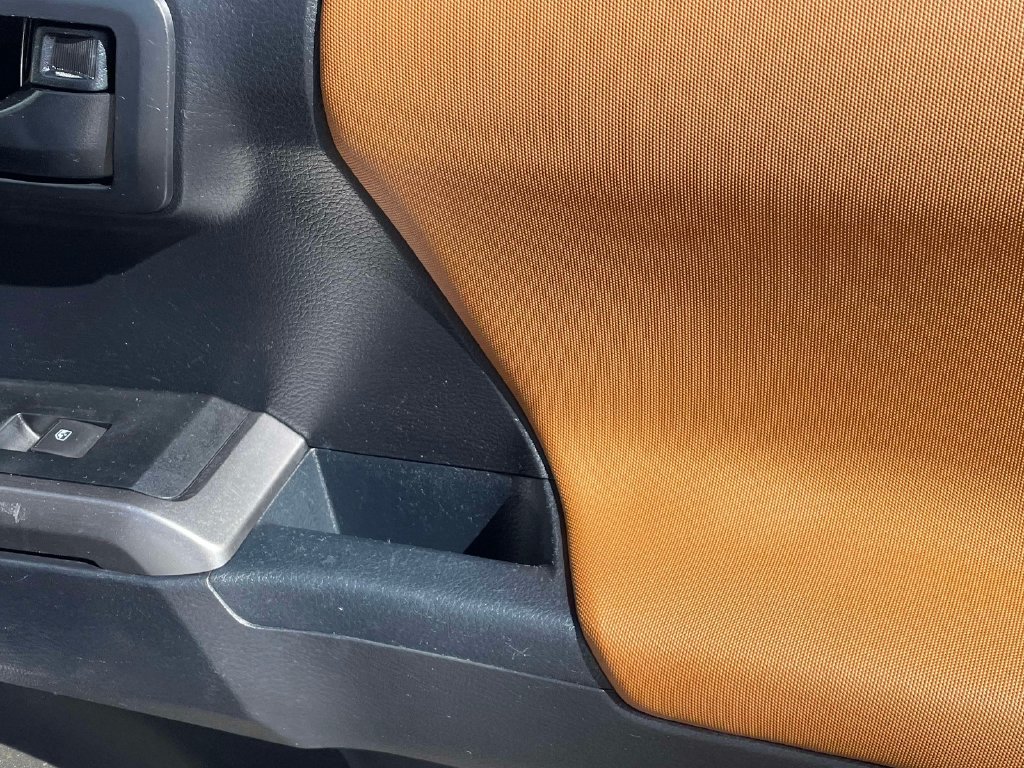 Used 2018 Toyota Tacoma SR5 RWD image 9