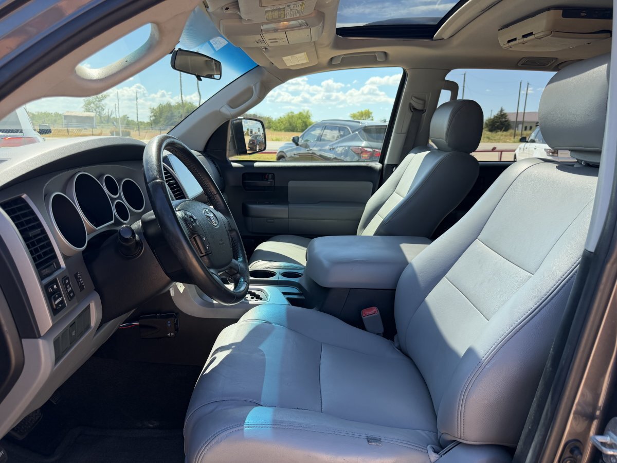 Used 2013 Toyota Sequoia SR5 RWD image 15