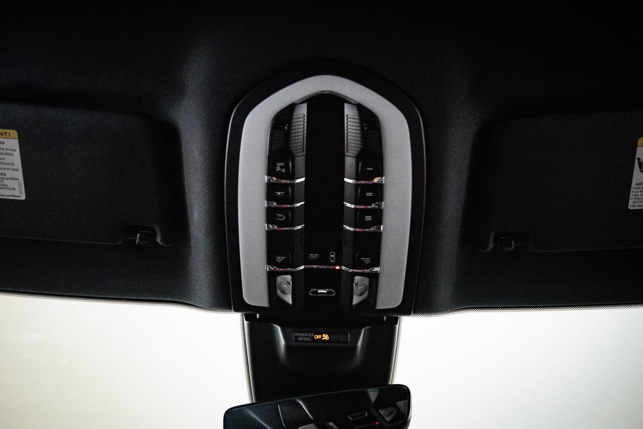 Certified 2023 Porsche Macan Turbo AWD/4WD image 20