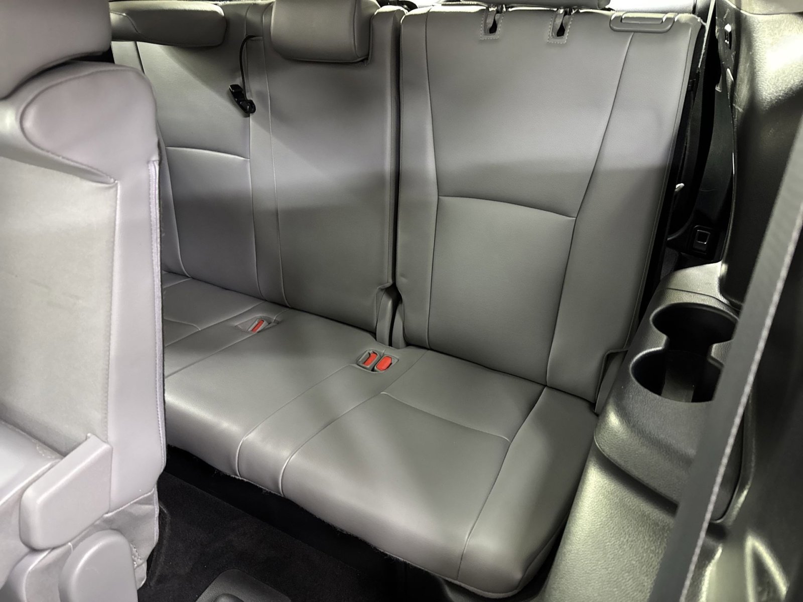 Used 2022 Toyota Highlander XLE FWD image 38