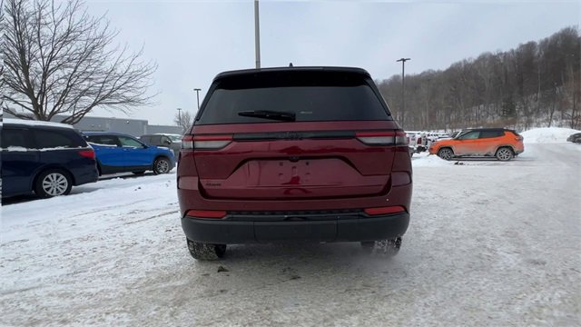 Used 2023 Jeep Grand Cherokee Altitude image 7