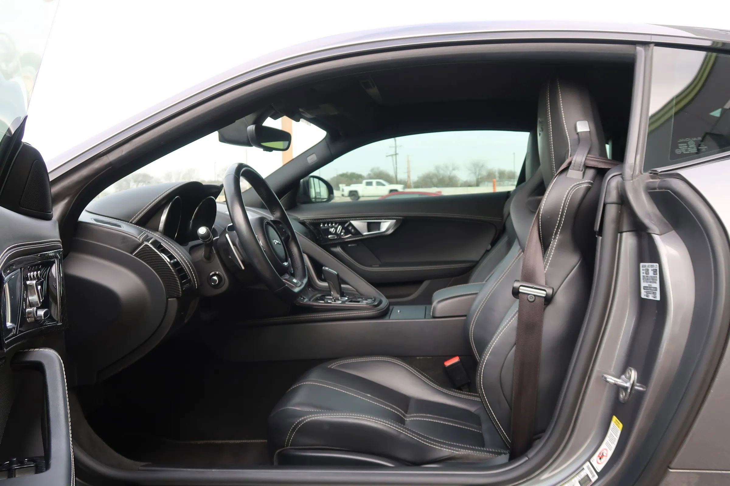 Used 2016 Jaguar F-TYPE R image 16