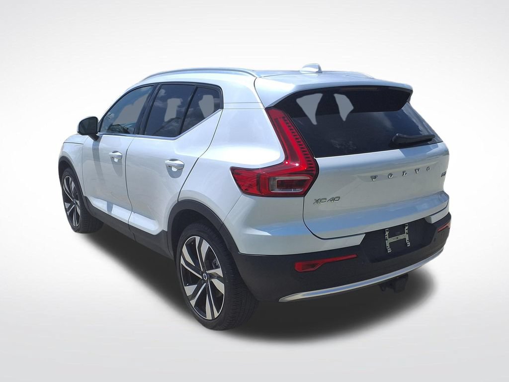 Used 2024 Volvo XC40 B5 Plus AWD/4WD image 6