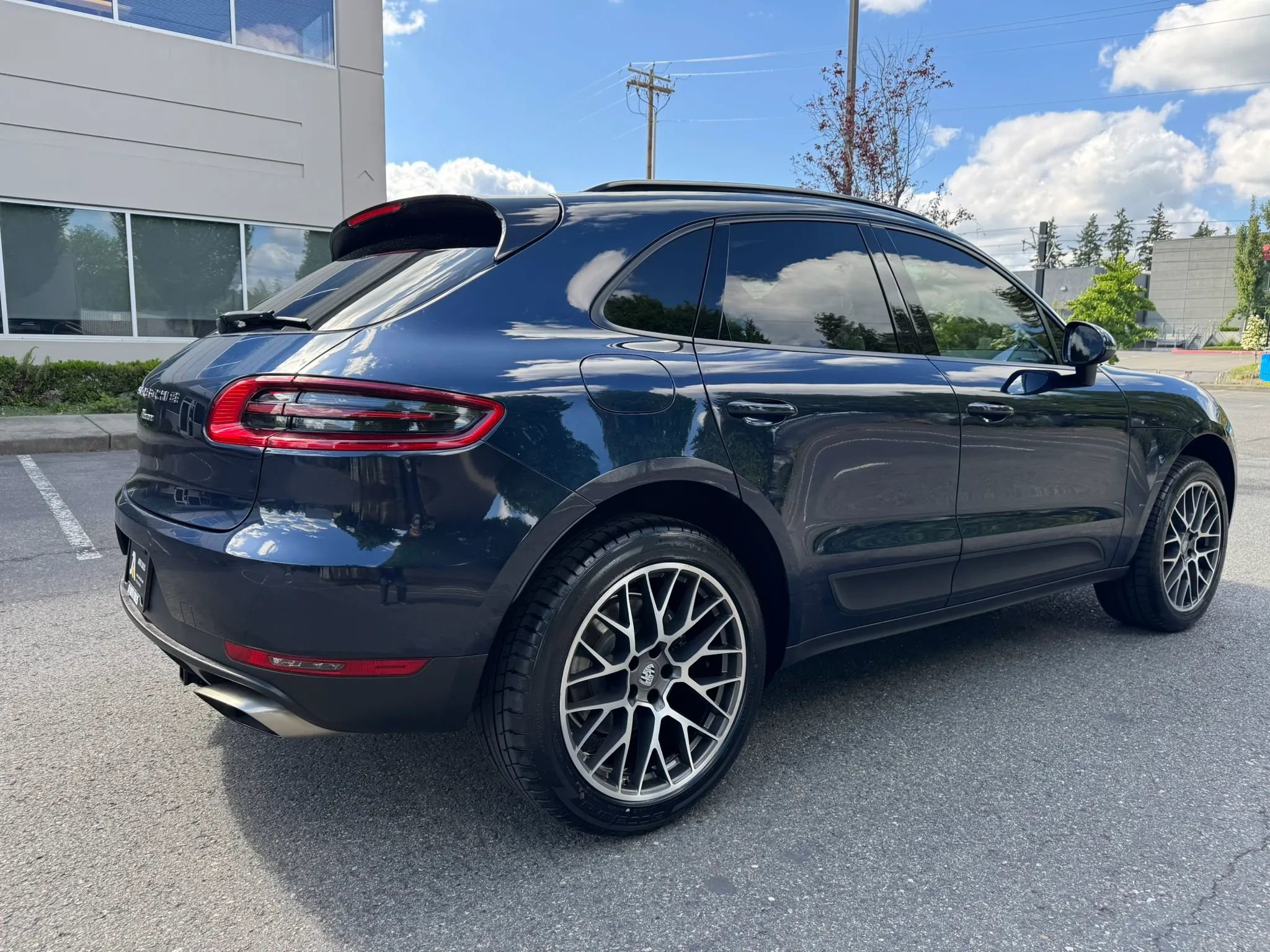 Used 2018 Porsche Macan Sport Edition AWD/4WD image 11
