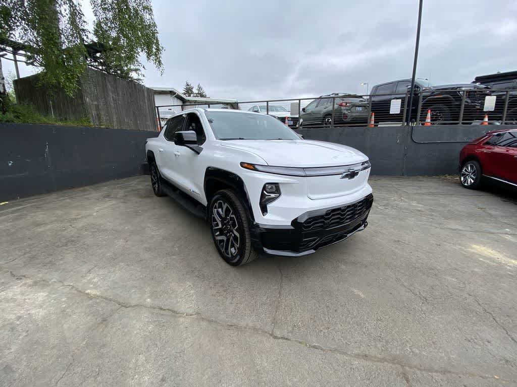 Used 2025 Chevrolet Silverado EV RST AWD/4WD image 8