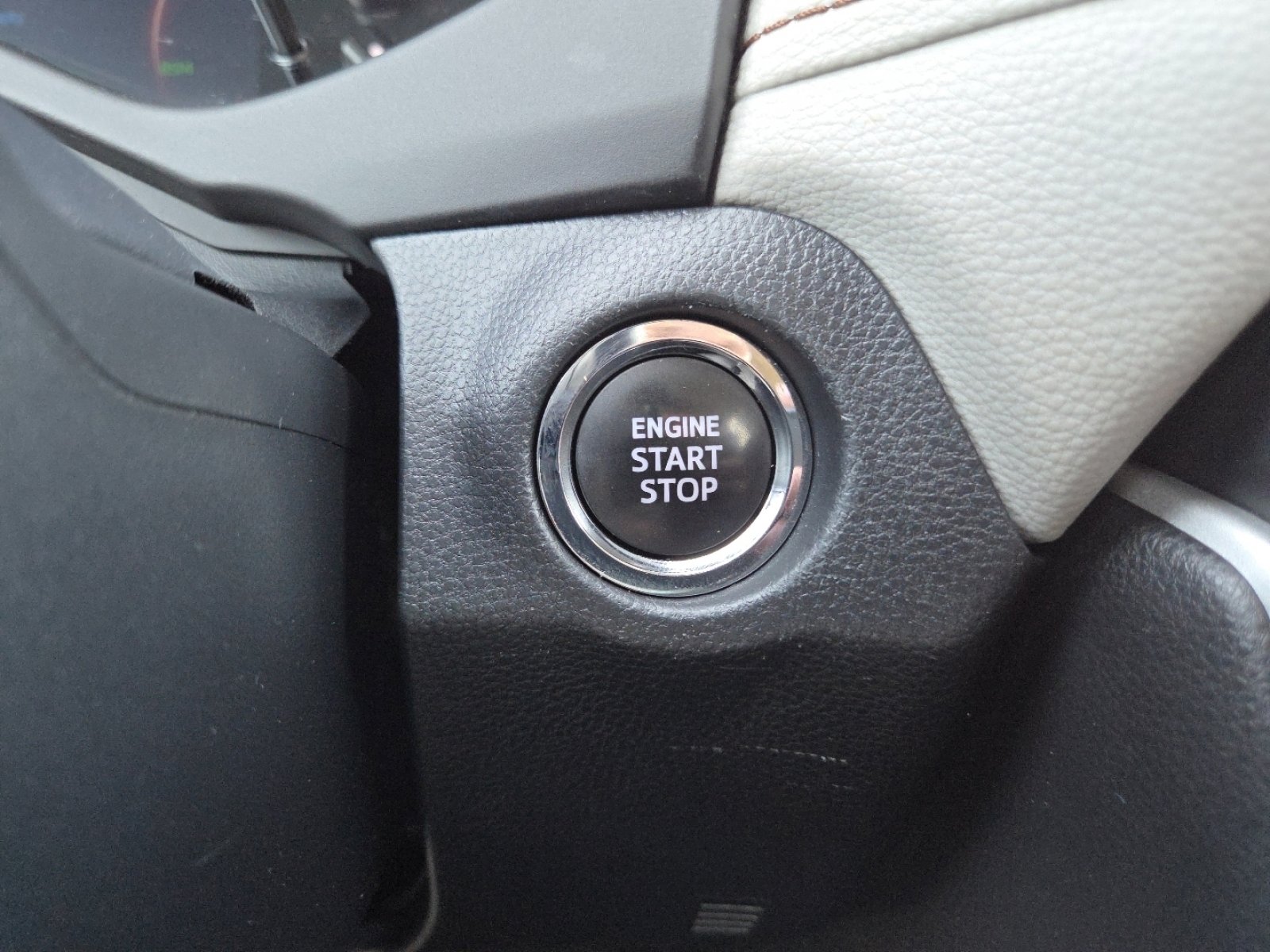 Used 2023 Toyota RAV4 XLE w/ Convenience Package image 10