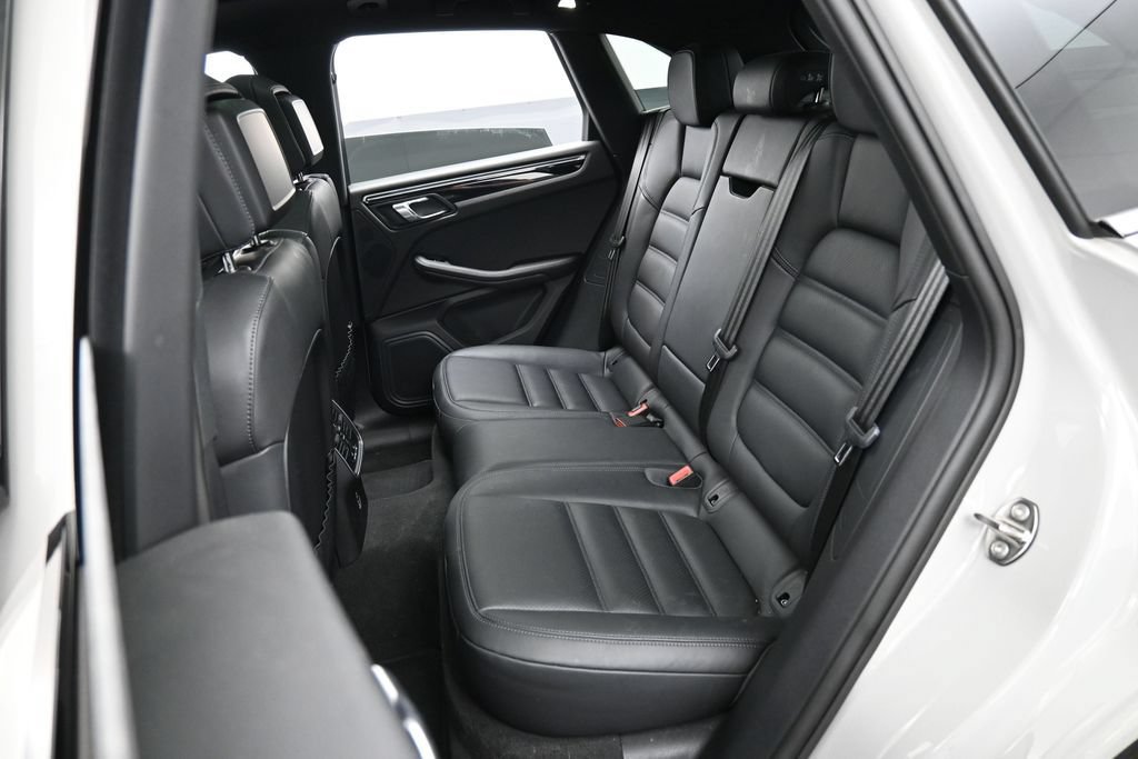 Certified 2023 Porsche Macan Turbo AWD/4WD image 24