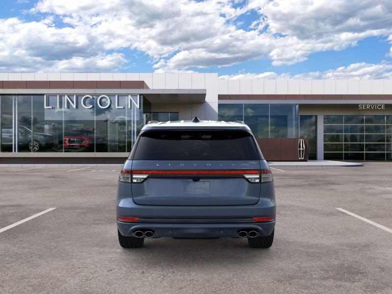 New 2026 Lincoln Aviator 2WD w/ Jet Appearance Package image 5