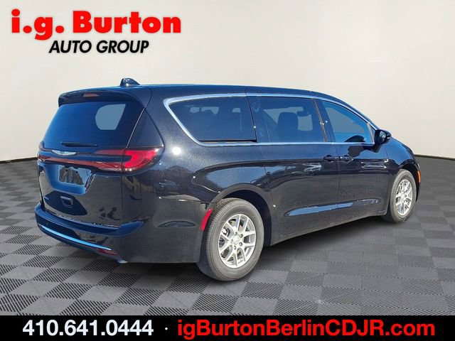 New 2026 Chrysler Pacifica Select image 4