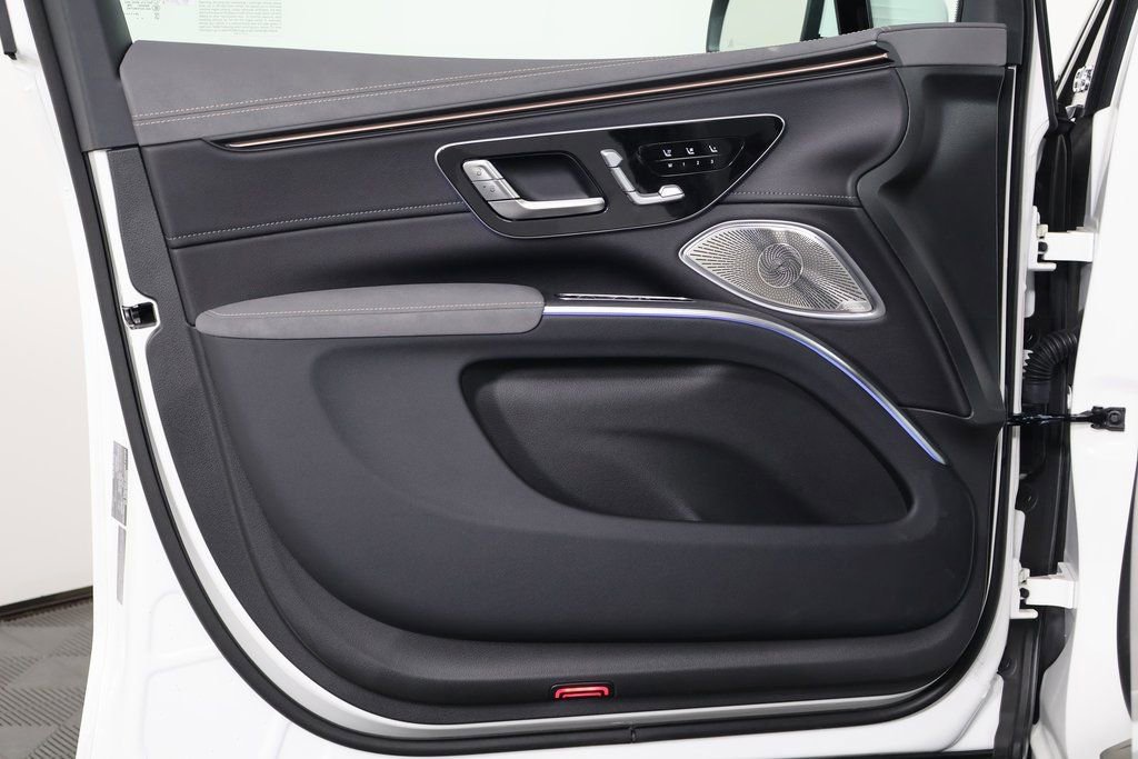 New 2026 Mercedes-Benz EQS 400 4MATIC SUV image 8