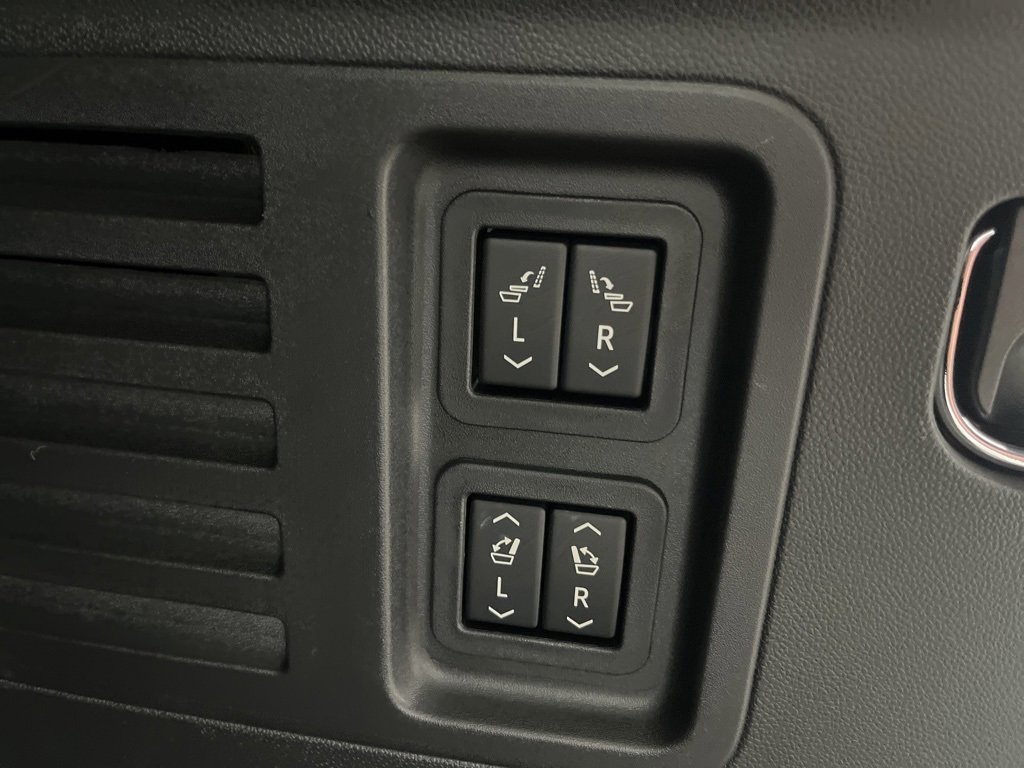 Used 2024 Chevrolet Traverse RS w/ LPO, Floor Liner Package image 33