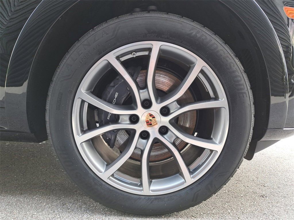 Certified 2025 Porsche Cayenne AWD/4WD image 12