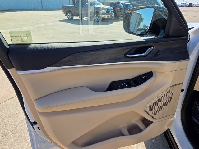 New 2025 Jeep Grand Cherokee Limited w/ Trailer Tow Package image 22