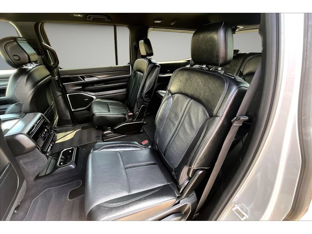 Used 2024 Jeep Wagoneer Series II AWD/4WD image 35