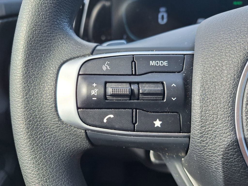 Used 2025 Kia Sportage LX image 13