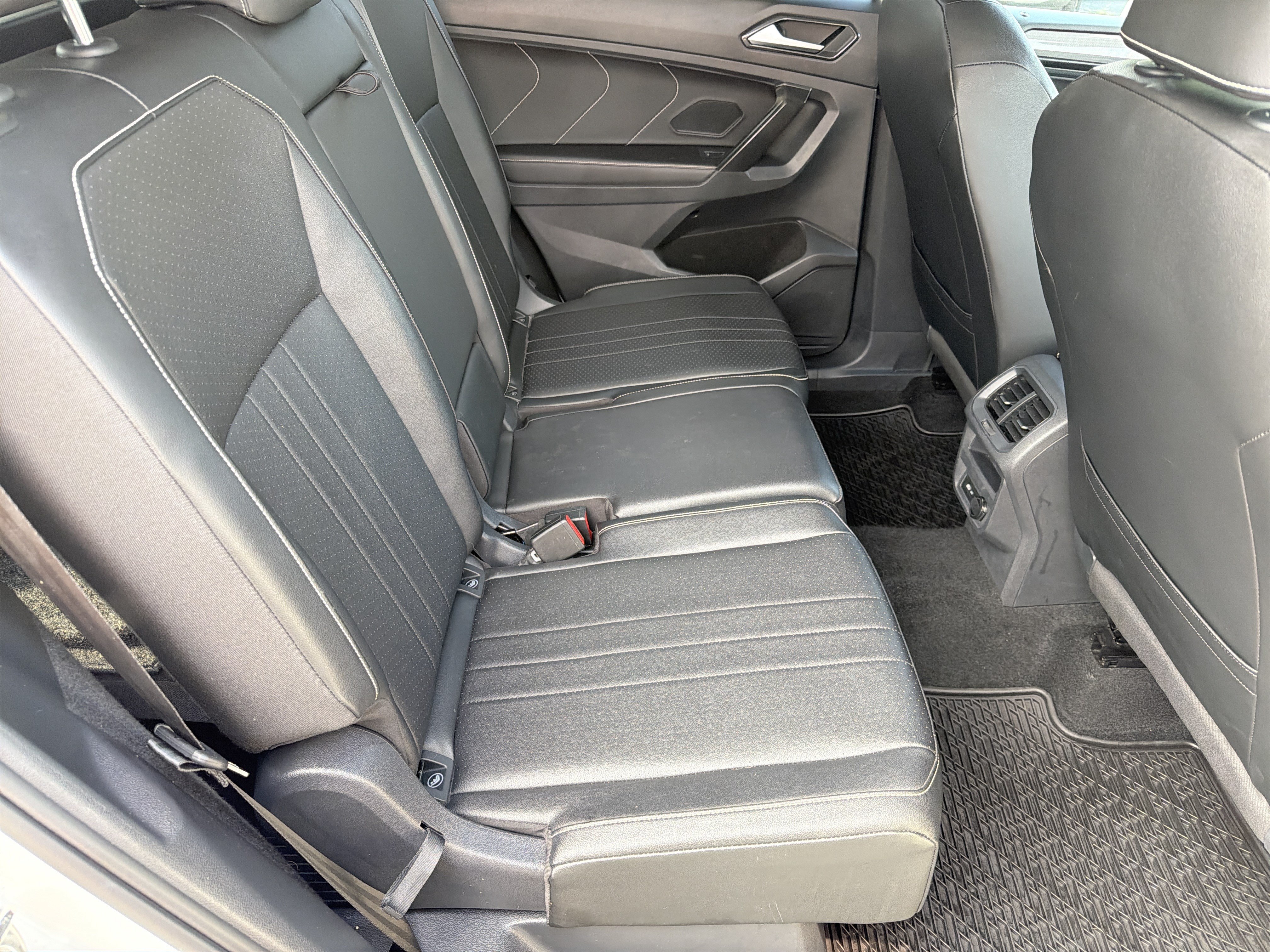 Used 2022 Volkswagen Tiguan SE FWD image 13