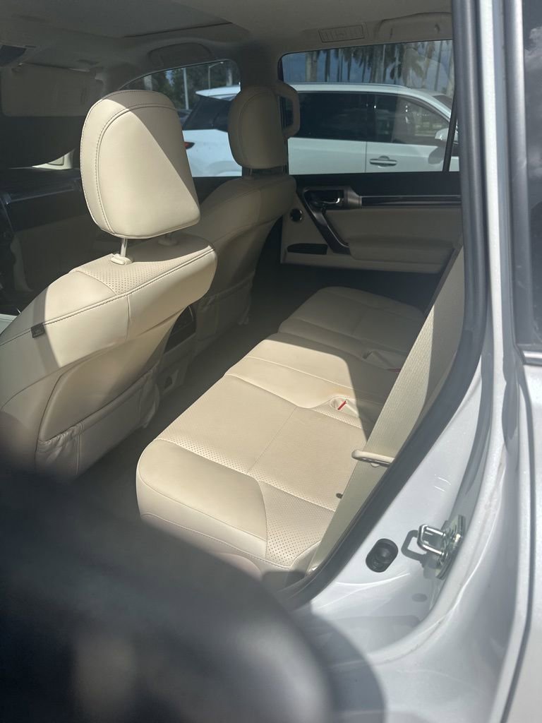Used 2023 Lexus GX 460 Luxury w/ Accessory Package image 9