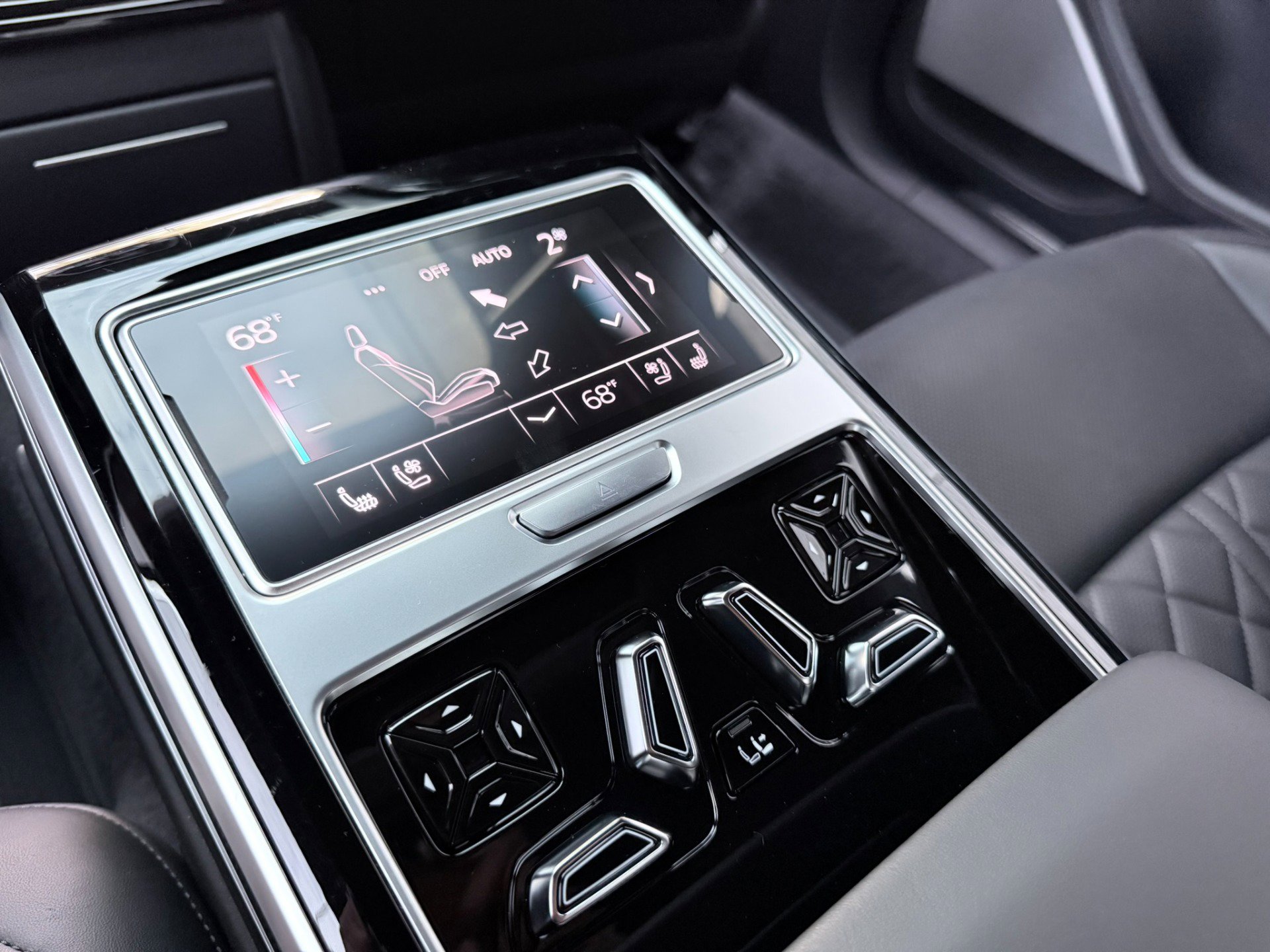 Used 2020 Audi S8 L image 41