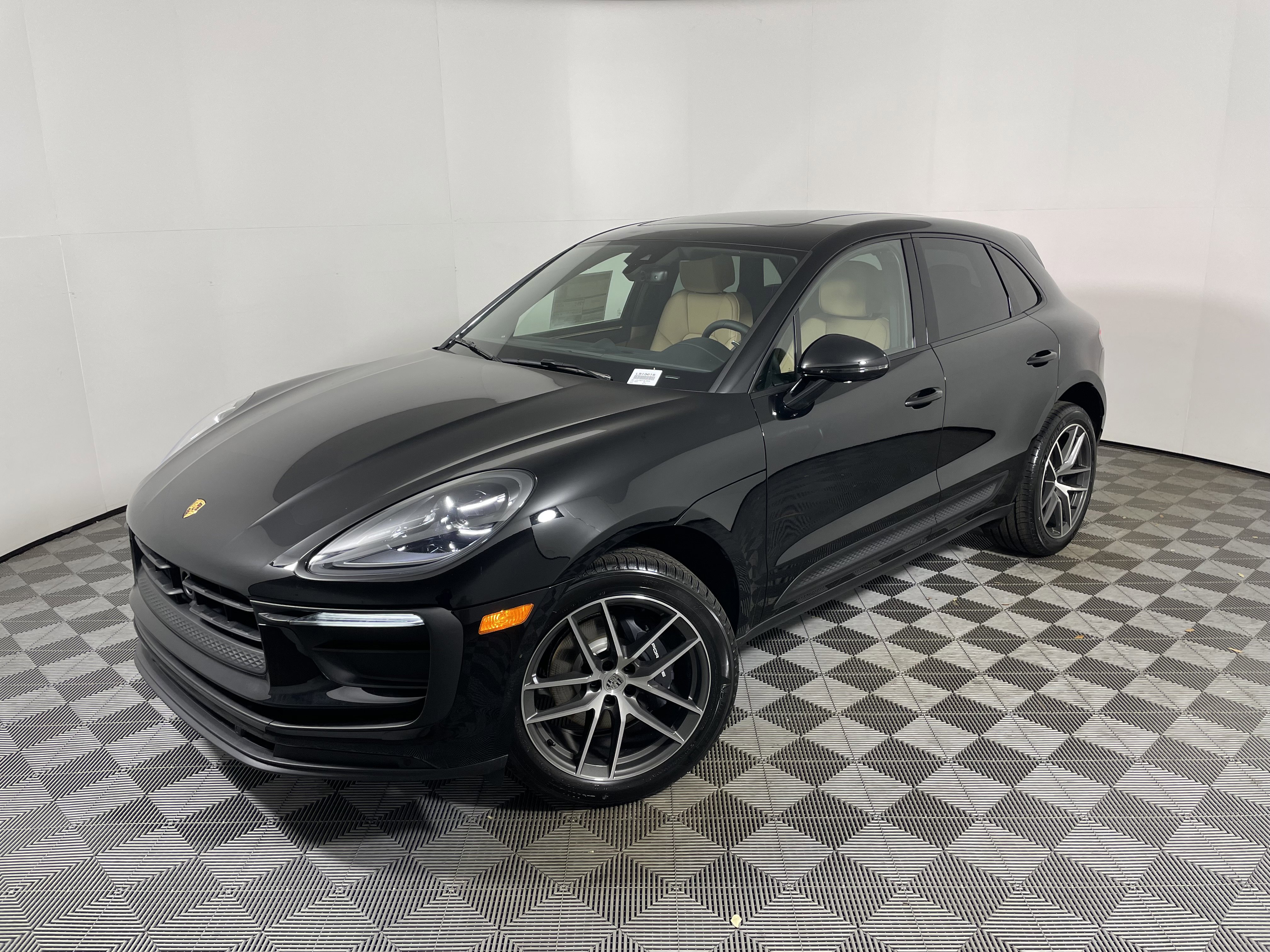New 2026 Porsche Macan image 1