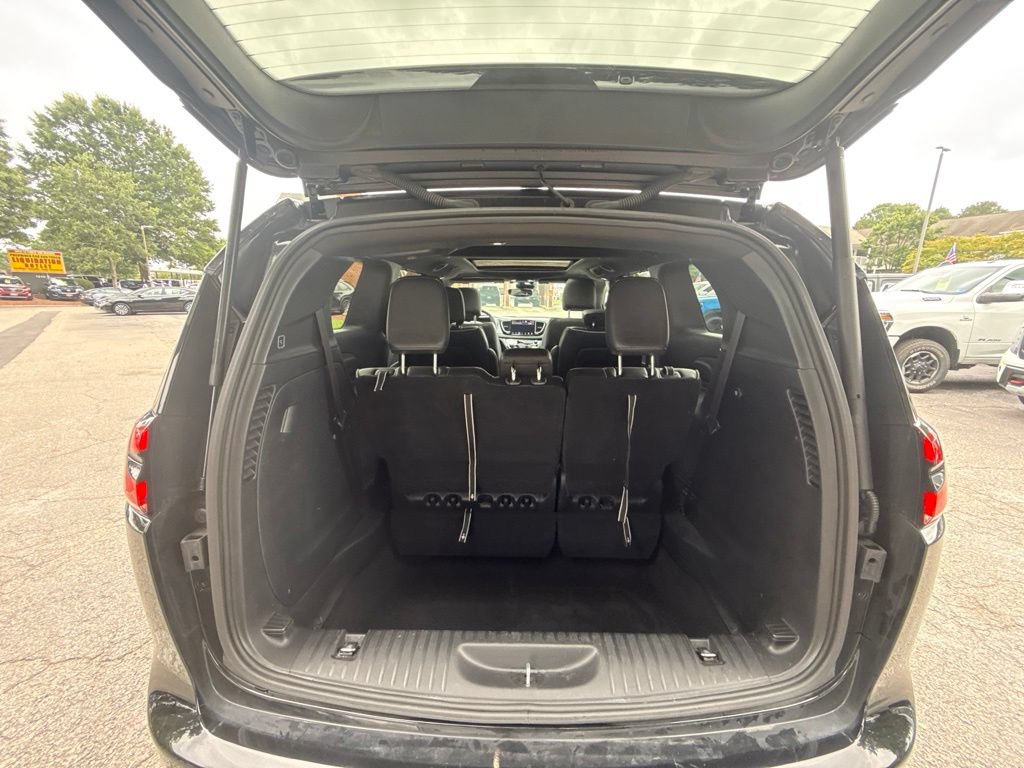 Used 2026 Chrysler Pacifica Limited FWD image 5