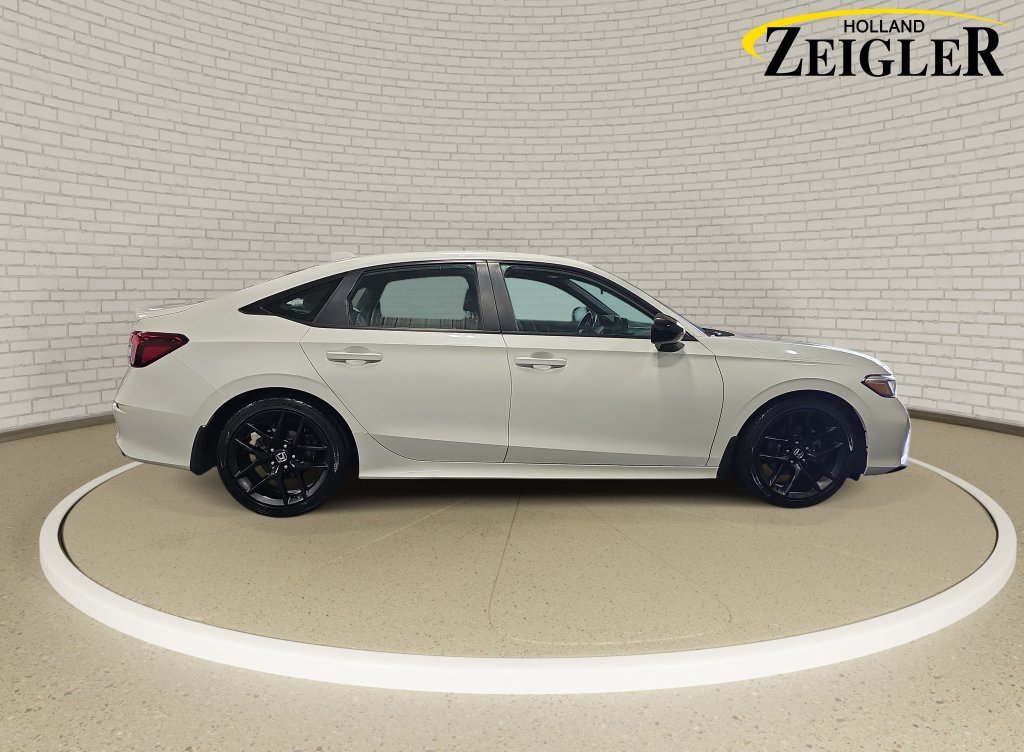 Used 2025 Honda Civic Sport image 4