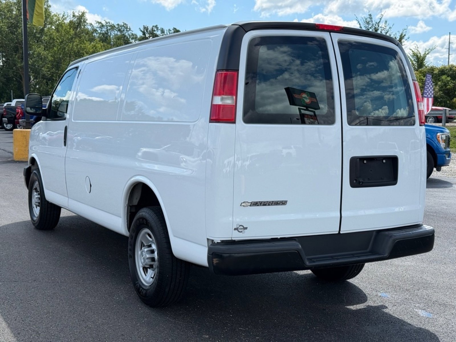 Used 2018 Chevrolet Express 2500 image 6